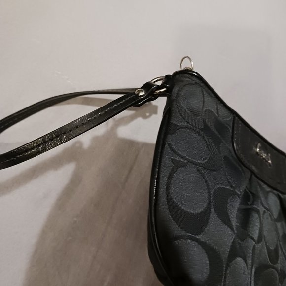 Like-New Vintage COACH Wristlet - Picture 8 of 12